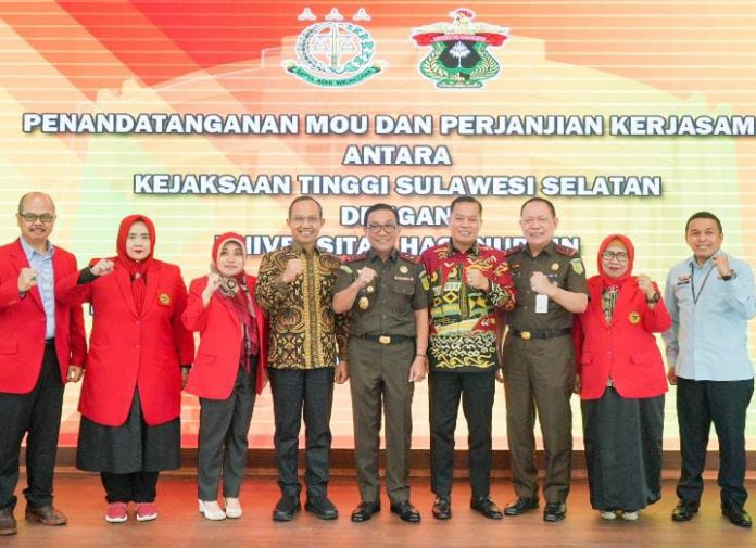 FOTO: Kepala Kejaksaan Tinggi Sulawesi Selatan, Leonard Eben Ezer Simanjuntak, S.H., M.H usai dilakukan MoU