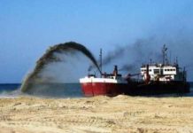 DPP LKKN Desak Tim Pidsus Kejati Sulsel Periksa Anak Mantan Gubernur Sulsel, Kasipekum: Laporkan ke Kantor Ilustrasi Kapal keruk milik PT. Boskalis Internasional Indonesia saat melakukan aktivitas bongkaran pasir