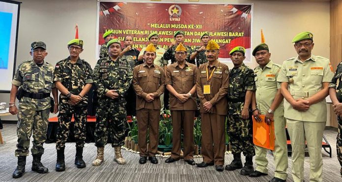 FOTO: Pengurus Daerah Pemuda Panca Marga Sulsel bersama Mayjen TNI (Purn) Andi Muhammad Bau Sawa Mappanyukki usai terpilih sebagai Ketua LVRI Sulawesi Selatan, Periode 2023-2028.