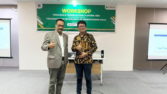 FOTO: Kiri Prof Sukardi Weda, Wakil Rektor bidang Akademik dan Kemahasiswaan ITB Kalla, Dr Syamsu Rijal, yang juga WR 2 ITB Kalla, Manager Area Sulawesi Maluku.