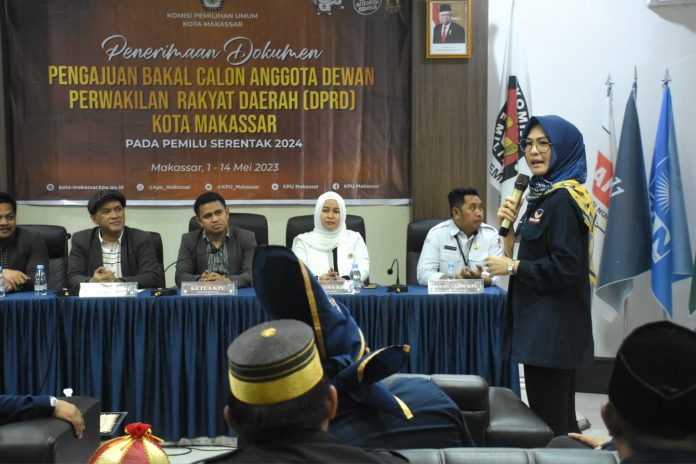 FOTO: Andi Rachmatika Dewi, Ketua DPD NasDem Kota Makassar saat mendaftarkan Bacaleg di KPU Makassar