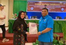 KPU Kota Makassar Perbaiki DPS ada 1.040.581 Pemilih FOTO: KPU Makassar serahkan hasil Daftar Pemilih Sementara