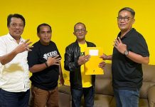 Mendaftar Resmi Bacaleg di Dapil 4 Makassar, Kahar: Bismillah, Do’akan Kah Cappo! FOTO: H. Abd Kahar. S.Sos.MM,. Saat mendaftar sebagai bakal calon anggota legeslatif Dapil 4 Makassar. Jumat (12/5)