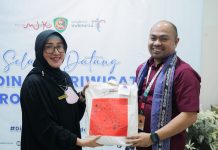 Lewat Even Makassar Direct Sale di Kota Ambon, Dispar Perkenalkan Makassar Kota Makanan Enak FOTO: Kanan Penjabat Wali Kota Ambon, Bodewin Wattimena dan Kabid Promosi Dinas Pariwisata Kota Makassar, Yulianti.