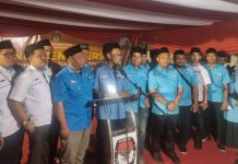 Resmi Terdaftar di KPU, Gelora Makassar Bidik 7 Kursi di Pemilu 2024 FOTO: Ketua Gelora Makassar E.Z. Muttaqien Yunus bersama pengurus Partai Gelora Makassar.