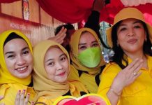 Punya Caleg Milenial, Bappilu Golkar Makassar: drg. Eshin Paling Muda dan Sombere FOTO: drg. Eshin Usami Nur Rahman Bacaleg Partai Golkar Dapil 4 Makassar (Pegang Pamflet Nomor 4 Partai Golkar)