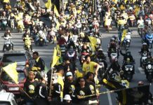 Bertarung di Dapil 1 Makassar, Ribuan Massa Antar RM Daftar Bacaleg Partai Golkar di KPU FOTO: Ribuan massa antar Ruslan Mahmud mendaftar Bacaleg Partai Golkar di KPU Kota Makassar. Minggu (14/5/2023)