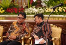 Presiden Jokowi: Pertanian Berperan Besar dalam Perekonomian Nasional FOTO: Menteri Pertanian Syahrul Yasin Limpo dan Kepala Badan Pusat Statistik (BPS), Margo Yuwono saat berada di istana negara. Sensus Pertanian 2023, Senin, 15 Mei 2023.