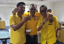 Golkar Dapil 1 Makassar: Tiga Mantan Ketua Parpol Kepung Istri Mantan Ketua Golkar Sulsel FOTO: Dari Kiri H. Ruslan Mahmud Mantan Ketua Perindo, Yusuf Gunco Mantan Ketua Partai Berkarya Makassar (Tengah) dan Muhammad Isra Mantan Ketua PKPI kota Makassar