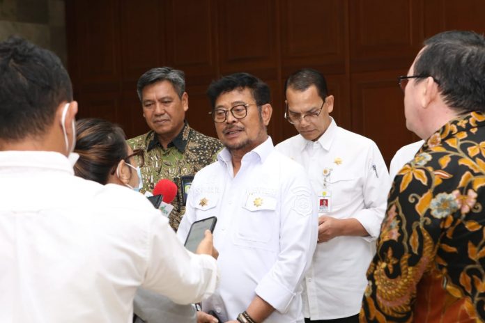 FOTO: Syahrul Yasin Limpo Menteri Pertanian yang juga Menteri Perindustrian Ad Interim saat ditemui awak media