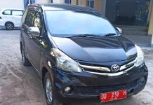 Mobil Dinas Pemkab Bulukumba Raib, Anehnya Gaji Honorer Dipotong FOTO: Mobil dinas milik Pemkab Bulukumba yang raib di parkiran Dinas Perumahan Kawasan Permukiman dan Pertanahan Bulukumba tidak ada kejelasan.