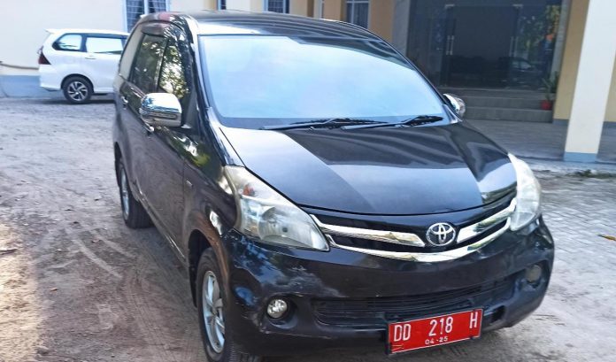 FOTO: Mobil dinas milik Pemkab Bulukumba yang raib di parkiran Dinas Perumahan Kawasan Permukiman dan Pertanahan Bulukumba tidak ada kejelasan.