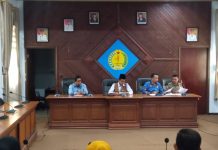 Peserta Rakor Putuskan, Kwarcab Selayar SIAP Ikuti Raimuna FOTO: Wakil bupati Kepulauan Selayar, Saiful Arif, dan pengurus Kwarcab Kabupaten Kepulauan Selayar, Erik Gunawan, SH., M. M dan Mirdan Jayadi.