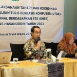 Unhas Gelar Rapat Evaluasi Pelaksanaan UTBK-SNBT Tahap I dan Persiapan Ujian Tahap II FOTO: Rektor Unhas Prof. Dr. Ir. Jamaluddin Jompa, M.Sc., Membuka rapat evaluasi pelaksanaan tahap 1 dan koordinasi pelaksanaan tahap dua Ujian Tertulis Berbasis Komputer (UTBK) – Seleksi Nasional berdasarkan Tes (SNBT). Kegiatan berlangsung mulai pukul 11.00 Wita di Meeting Room Gowa, Hotel Novotel, Sabtu (20/05).