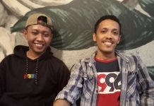 Proses Pembangunan Breakwater Beba Bermasalah, Senin AMUK Sulsel Gelar Aksi Unjuk Rasa FOTO: Andri Prasetyo dan Penanggung jawab aksi Aliansi Mahasiswa Ungkap Kasus (AMUK) Sulsel saat menggelar keterangan persnya. Sabtu malam (20/5)
