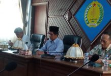 Clear kan Persiapan Baksos Operasi Katarak, Wabup Pimpin Rakor Via Zoom FOTO: Wabup Saiful Arif, dihadiri kepala dinas kesehatan, dr. H. Husaini, M. Kes, saat menghadiri Rapat Jarak jauh (zoom meeting) pelaksanaan bakti sosial kemanusiaan di Kantor Bupati Kabupaten Kepulauan Selayar, Sulawesi Selatan, Jum'at, (19/5) sore.