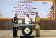 Bulukumba Kembali Raih WTP untuk Tahun Anggaran 2022 FOTO: Ketua Perwakilan BPK Provinsi Sulawesi Selatan, Amin Adab Bangun S.E., M.Si., Ak., CA, CSFA pada acara penyerahan Laporan Hasil Pemeriksaaan (LHP) BPK atas Laporan Keuangan Pemerintah Daerah (LKPD) Tahun Anggaran 2022 kepada Pemerintah Kabupaten Bulukumba
