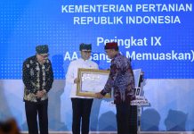 Kementan Raih Penghargaan Pengawasan Kearsipan Predikat “AA” Tiga Tahun Berturut-turut FOTO: Kementerian Pertanian menerima penghargaan dari Arsip Nasional Republik Indonesia (ANRI) dengan predikat "AA (Sangat Memuaskan)".