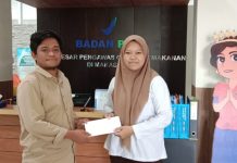 Fenny Frans Kosmetik Diadukan ke BPOM RI dan DPRD Provinsi Sulsel, Ini Penyebabnya FOTO: Reski Halim Koordinator Aliansi Pemuda dan Mahasiswa Peduli Konsumen (AMPPK) Sulsel saat melakukan aduan ke Balai POM. Kamis (25/5/2023)