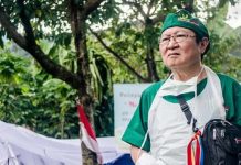 Tim Doctor Share dr. Lie Dharmawan II Release Data Pasien Katarak FOTO: dr. Lie Dharmawan II saat melakukan pelayanan medis doctor share di Kecamatan Pasimasunggu dan Pasimasunggu Timur, direalease secara resmi dr. Siti Fatimah Zahra, Sabtu, (27/5)
