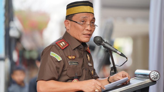 FOTO: Kepala Kejaksaan Tinggi (Kejati) Sulawesi Selatan Leonard Eben Ezer Simanjuntak menghadiri Haul Akbar Syekh Yusuf Al-Makassari Tuanta Salamaka. Kegiatan Haul itu berlangsung di Lingkungan Makam Syekh Yusuf Abul Mahasin Tajul Khalwati Al-Makasari Al-Bantani di Jalan Syech Yusuf Kecamatan Somba Opu Kabupaten Gowa, Kamis (25/05/2023) pukul 15.30 WITA.