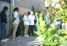 Anggota DPRD Makassar Kunjungi Longwis, Tak Punya Lampu Jalan FOTO: Anggota DPRD Kota Makassar, Budi Hastuti saat berkunjung ke lorong wisata (Longwis) di Dapil 5, Jl Serigala, RT 01 RW 03, Kelurahan Mandala, Kecamatan Mamajang, Sabtu (27/5/2023).