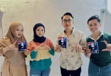 Pemilu 2024 Didominasi Pemilih Gen Z, Politisi Muda Partai Demokrat Bulukumba Tuai Dukungan Anak Milenial FOTO: Ayu Lestari Hidayat (Hijab hitam) dan Andi Ibrahim Guntur (tengah) saat bertemu di Circlie Cafe jalan Gajah mada, Ujung Bulu, Bulukumba. Sabtu malam (27/5/2023)