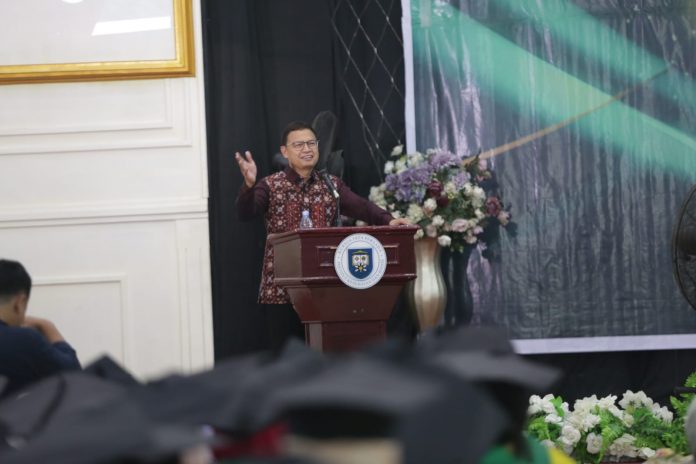 FOTO: Prof dr Taruna Ikrar MBiomed PhD, selaku Ketua Konsil Kedokteran (KKI) dan Direktur Konsil Dokter Sedunia (International Association of Medical Regulatory Authorities/IAMRA) hadir sebagai narasumber yang dimoderatori dr Wachyudi Muchsin SKed SH MKes.diacara persiapan pembukaan Fakultas Kesehatan di IKB KJP. Minggu, 28/5)