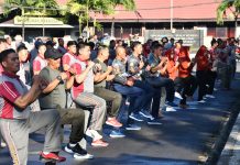 Melalui Olahraga Bersama TNI-Polri dan Pemkot, Prajurit Yonmarhanlan VI Jaga Sinergitas Dan Soliditas FOTO: Prajurit Petarung Batalyon Marinir Pertahanan Pangkalan (Yonmarhanlan) VI olahraga bersama TNI-POLRI dan Pemkot di City Of Makassar, Anjungan Pantai Losari Kota Makassar. Selasa (30/05/2023).