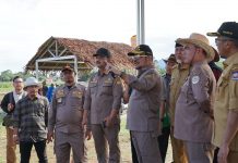Pastikan Kesiapan PENAS XVI di Sumbar, Mentan SYL Minta Konsolidasi Ancaman Krisis Pangan FOTO: Menteri Pertanian, Syahrul Yasin Limpo, saat meninjau persiapan Pekan Nasional (Penas) XVI Petani dan Nelayan kesiapan lokasi di Lanud Sutan Stahrir Padang, Sumatra Barat