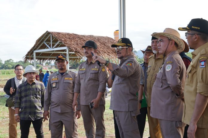 IMG-20230530-WA0257 FOTO: Menteri Pertanian, Syahrul Yasin Limpo, saat meninjau persiapan Pekan Nasional (Penas) XVI Petani dan Nelayan kesiapan lokasi di Lanud Sutan Stahrir Padang, Sumatra Barat