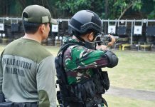 Tingkatkan Naluri Bertempur, Prajurit Yonmarhanlan VI Laksanakan Latihan Menembak FOTO: Prajurit Yonmarhanlan Vl Makassar, senjata K7 Daewoo di Lapangan Tembak Pistol Lantamal Vl. Rabu (31/5/2023).