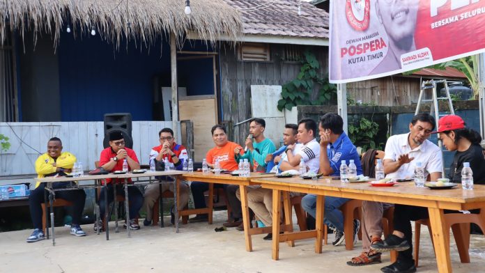 FOTO: Dewan Mahasiswa Posko Perjuangan Rakyat (DEMA POSPERA) Kutai Timur gelar “Serial Diskusi” Pemuda Menatap Pemilu 2024 di Lignite Coffee.