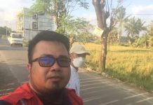 Rumah Mewah Tak Miliki IMB, Camat Tamalate: Lokasi Masuk di Kabupaten Gowa FOTO: Camat Tamalate, Kota Makassar, H. Emil Yudianto Tadjuddin saat meninjau lokasi rumah mewah pada Sabtu petang (3/6/2023).