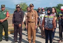 Buka Pelayanan Medis Doctor Share di Jampea, Begini Titipan Harapan Hizbullah Kamaruddin FOTO: Staf ahli bidang pemerintahan, Drs. Hizbullah Kamaruddin saat tiba di Kecamatan Pasimasunggu dan Pasimasunggu Timur Kabupaten Kepulauan Selayar Sulawesi Selatan. Selasa (6/6/2023)