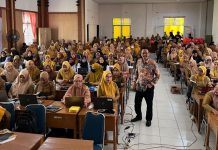 WR 1 Kalla Institute Nara Sumber pada BIMTEK Penulisan dan Publikasi Karya Tulis Ilmiah FOTO: Prof Dr Sukardi Weda, narasumber pada Bimtek Bimbingan Teknis (Bimtek) Penulisan & Publikasi Karya Tulis Ilmiah pada Senin - Kamis, 5-8 Juni 2023 berlangsung di Ruang Pola Dinas Pendidikan Kabupaten Soppeng.