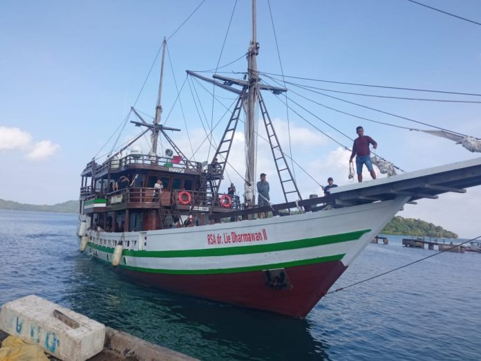 FOTO: Kapal RSA Doctor Share dr. Lie Dharmawan II Sandar di Pelabuhan Jampea, Pasimasunggu. Selasa (6/6/2023)