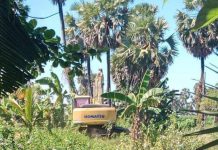 Marak Tambang Ilegal di Bontonompo Selatan, Warga Desak Pemkab Gowa Bertindak FOTO: Alat berat sedang melaksanakan aktivitas tambang diduga ilegal di Desa Salajangki, Bontonompo Selatan, Kabupaten Gowa direkam Rabu (7/6/2023)