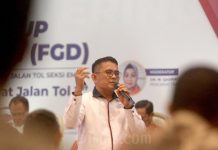 Jalan Tol Penghubung Maros-Bandara, KIMA ke Makassar New Port Beroperasi Tahun ini FOTO: Direktur Utama PT Makassar Metro Network Ismail Malliungan memberikan pemaparan pada Focus Group Diskusi (FGD) di Makassar, Sulawesi Selatan, Selasa (6/6/2023).