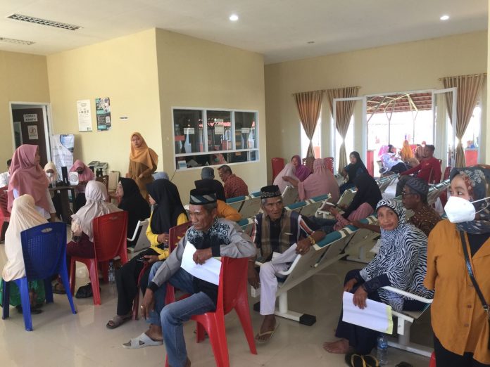 FOTO: Pelayanan Medis Doctor Share dr. Lie Dharmawan II di Pulau Jampea, Kabupaten Kepulauan Selayar. Rabu (7/6/2023)