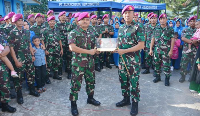 FOTO: Komandan Korps Marinir Mayor Jenderal TNI (Mar) Nur Alamsyah, S.E., M.M., M.Tr. (Han) saat melaksanakan kunjungan kerja di Batalyon Marinir Pertahanan Pangkalan (Yonmarhanlan) VI, Jl. Yos Soedarso No. 308 Kota Makassar. Rabu (07/06/2023).