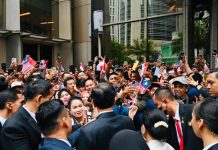 Ada 9 Menteri Dampingi Presiden Jokowi di Malaysia FOTO: Presiden RI Joko Widodo (Jokowi) dan Ibu Iriana Jokowi saat tiba di Kuala Lumpur, Malaysia.