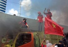 Tidak Produktif, Kabid Advokasi PPM Minta Bupati Evaluasi PMD dan APDESI Bulukumba FOTO: Kepala Bidang Perhimpunan Pergerakan Mahasiswa (PPM), Suci awan saat menggelar aksi unjuk rasa dalam rangka Hari Anti Korupsi Sedunia di halaman kantor Kejaksaan Tinggi Sulsel.