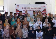 KPU Makassar Goes to Island ke Pulau Barang Lompo FOTO: KPU Makassar Goes to Island di Pulau Barrang Lompo, Aula Kantor Kecamatan Sangkarrang.