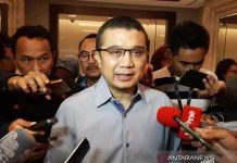 Direktorat Tindak Pidana Siber Polri Bakal Panggil EA Pekan Depan FOTO: Wakil Ketua Umum Partai Golkar Erwin Aksa melaporkan Ketua Majelis Pertimbangan PPP M Romahurmuziy alias Rommy ke Bareskrim Polri. Foto: Dok/Aji Cakti/Antara