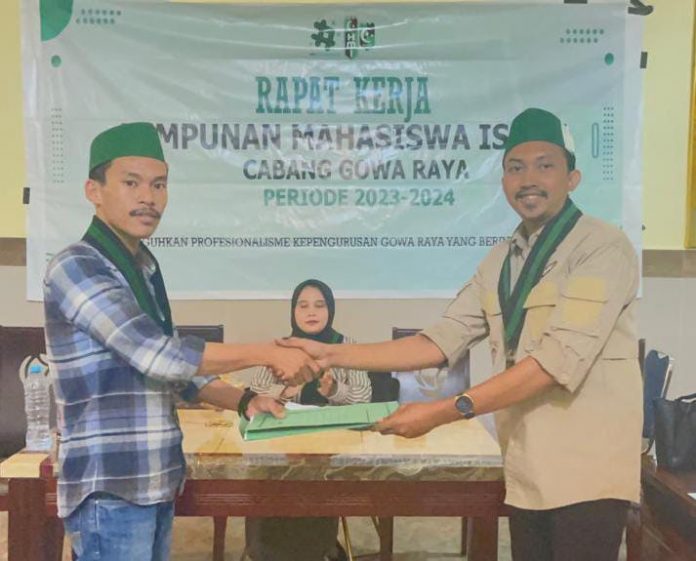 FOTO: Nawir Kalling Ketua HMI Gowa Raya dan Hilman Listianto Kordinator steering Rapat Kerja HMI Gowa Raya di Villa Al Rasyid, Jl. Danau Mawang, Romang Lompoa, Kec. Bontomarannu, Kabupaten Gowa, Sulawesi Selatan , pada sabtu 10 Juni 2023