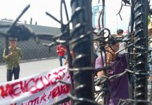 Pekerjaan Jalan Provinsi Mangkrak di 2022, AMS3 Desak Kejati Periksa Kadis PUPR Sulsel FOTO: Aktivis Aliansi Mahasiswa Sulsel 3 (AMS3) saat menggelar aksi beberap waktu lalu di Kejaksaan Tinggi Sulsel.