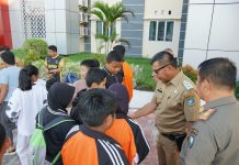 Kejurda Pelajar Sulsel, Bulukumba Kirim Puluhan Atlet di 6 Cabor FOTO: Bupati Andi Muchtar Ali Yusuf menemui Tim Pelajar yang akan ikut berlaga ke Kejuaraan Daerah (Kejurda) Pelajar tingkat Provinsi Sulawesi Selatan.