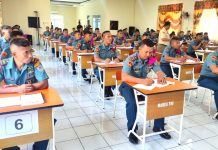 Ukur Kemampuan, Prajurit Petarung Yonmarhanlan VI Laksanakan Tes Kesehatan Jiwa FOTO: Prajurit Yonmarhanlan VI melaksanakan Uji Pemeriksaan Kesehatan (Urikes) tes kesehatan jiwa di Gedung Werving Lantamal VI Jalan Yos Soedarso No. 308 Ujung Tanah, Kota Makassar. Senin (12/06/2023).