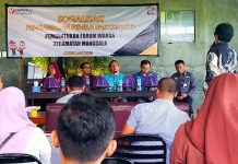 Forum Warga Pengawasan Pemilu Partisipatif Manggal Terbentuk FOTO: Ketua Bawaslu Kota Makassar Dr. Abdullah Mustari, S.Ag, MA didampingi 4 Komisioner dan Ketua Panwascam Manggala, Sosialisasi Pengawasan Pemilu Partisipatif dirangkai Pembentukan Forum Warga Kecamatan Manggala Makassar , Rabu, 13 Juni 2023 di Cafe 44 Balang Tonjong Jl Raya Perumnas Antang, Makassar.